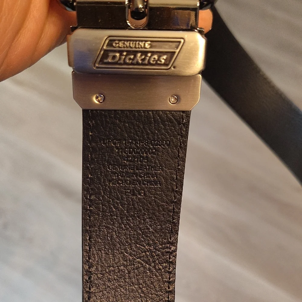 🆕Dickies Reversible Brown to Black Leather Belt Sz 42 Unisex